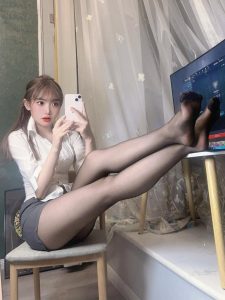 女歌手遭前经纪人曝内幕，揭露潜规则与人际纠葛