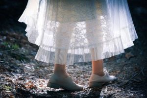 电商平台的‘虚假发货’：消费者付款后长时间未收到商品，客服却找借口推诿！