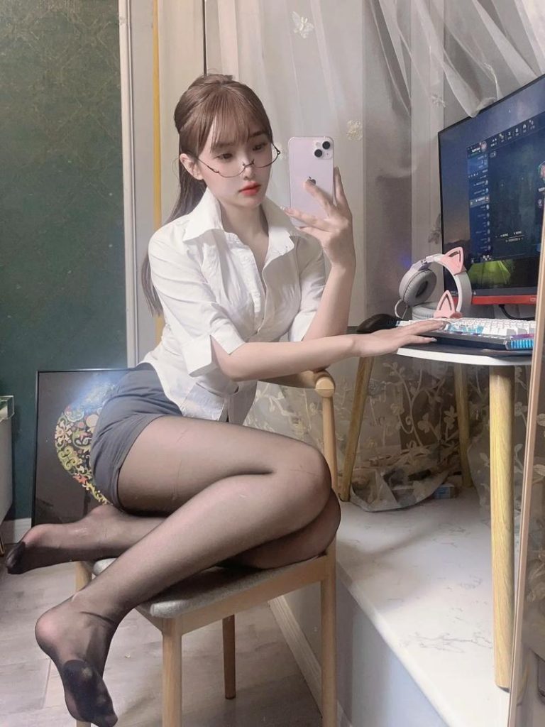 唐艺昕曝婚外情传闻，疑似与导演亲密互动