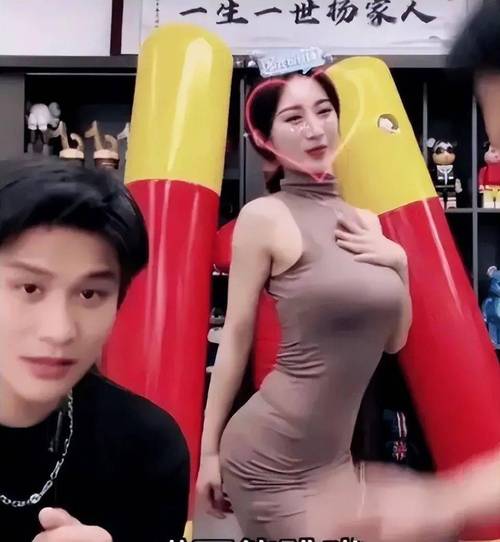 校园恋情曝光：高年级学姐竟是班级男生的“备胎”？