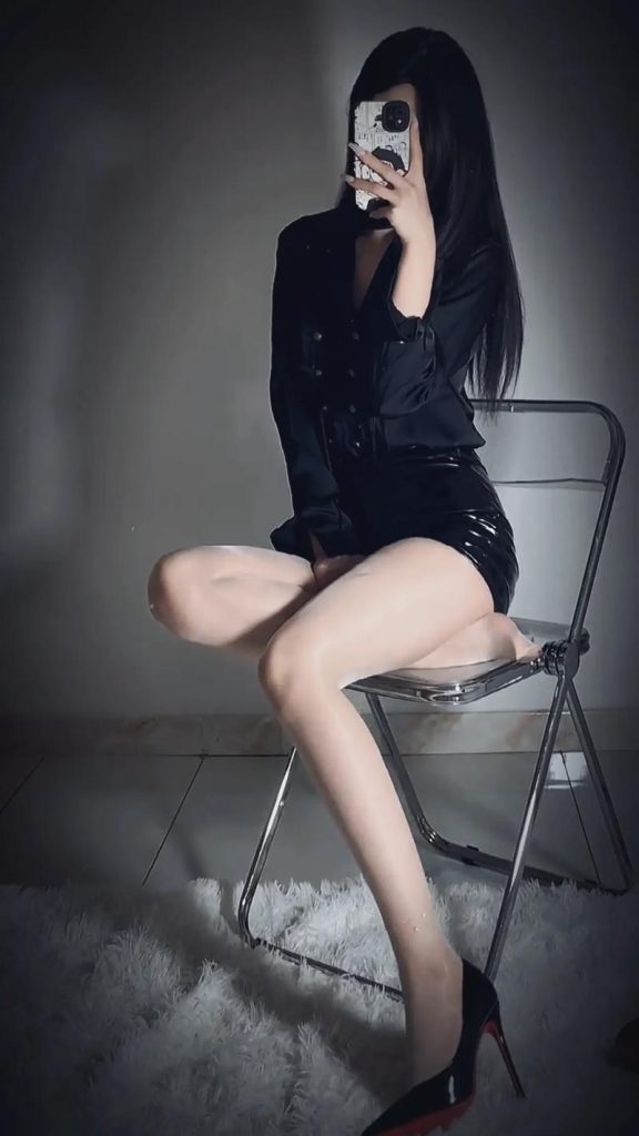 豪门贵族婚礼背后的秘密：亿万富翁与网红女星的“交易婚姻”