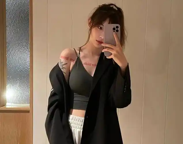 “万人迷男神”疑似与圈外富婆偷情，背后涉嫌资金洗钱交易！