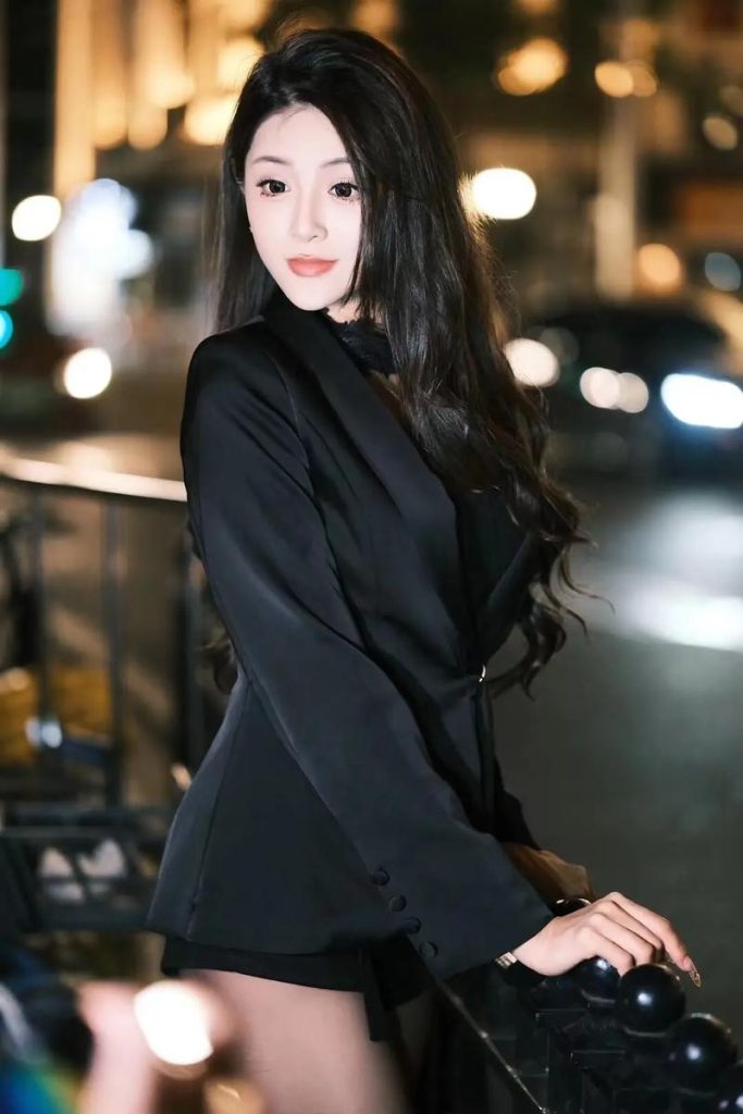 影视大亨”遭曝光为获取电影资源向政治人物行贿！